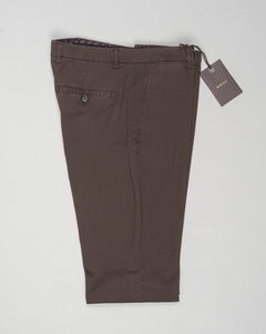 Model: Vulcano23-GD
Article: ts0001x
Composition:&nbsp;98% Cotton, 2% Elastane
Color: Moro
Made in Martina Franca, Italy Berwich Garment Dyed Cotton Chinos / Moro