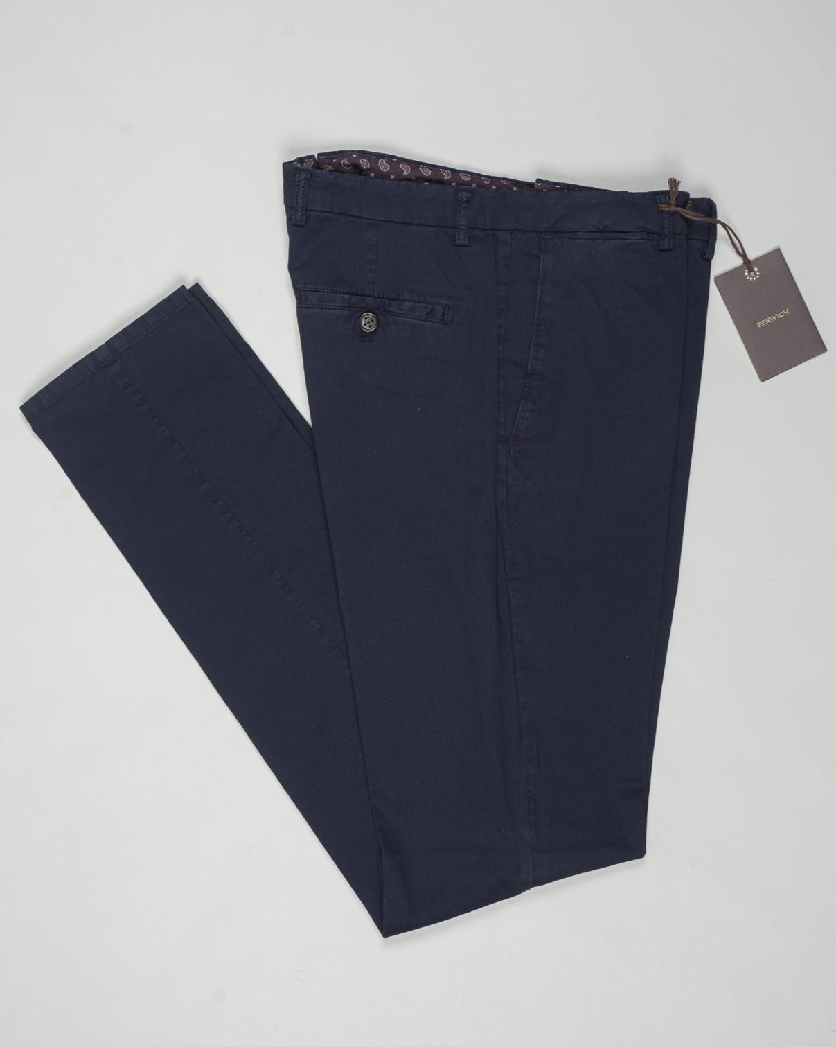 Model: Vulcano23-GD
Article: ts0001x
Composition:&nbsp;98% Cotton, 2% Elastane
Color: Navy
Made in Martina Franca, Italy Berwich Garment Dyed Cotton Chinos / Navy