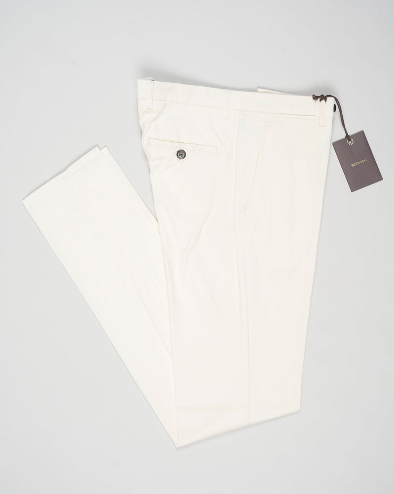 Model: Vulcano23-GD
Article: dv0955x
Composition: 85% Cotton 11% Silk 4% Elastane
Color: Ecru
Made in Martina Franca, Italy Berwich Garment Dyed Cotton &amp; Silk Chinos / Ecru