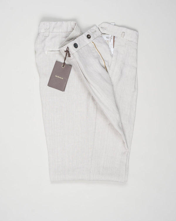Composition: 100% Linen
Model: chiaia long-GD
Article: dg0270
Color: Pomice
Made in Martina France, Puglia, Italy Berwich Single Pleat Linen Trousers / Pomice