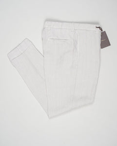 Composition: 100% Linen
Model: chiaia long-GD
Article: dg0270
Color: Pomice
Made in Martina France, Puglia, Italy Berwich Single Pleat Linen Trousers / Pomice