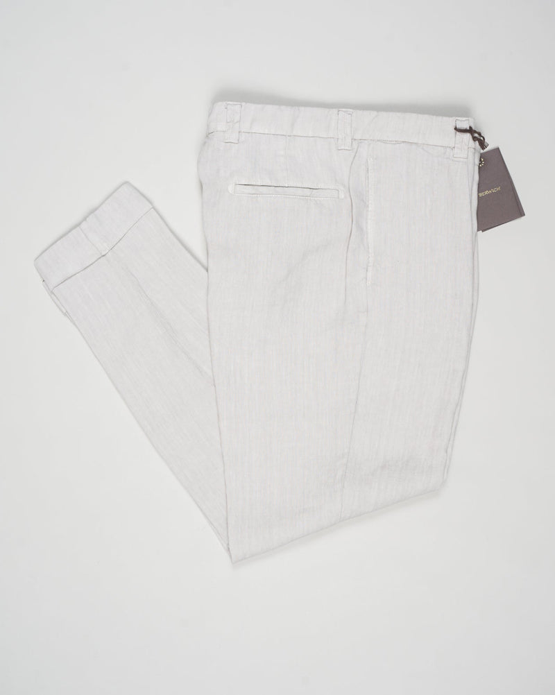 Composition: 100% Linen
Model: chiaia long-GD
Article: dg0270
Color: Pomice
Made in Martina France, Puglia, Italy Berwich Single Pleat Linen Trousers / Pomice