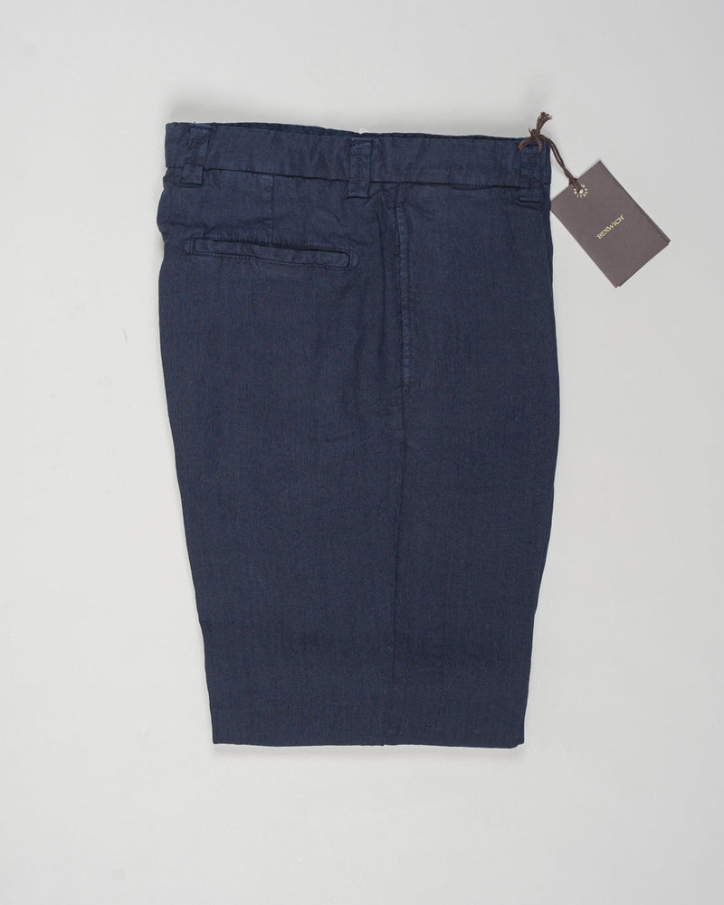 Composition: 100% Linen
Model: chiaia long-GD
Article: dg0270
Color: Indigo
Made in Martina France, Puglia, Italy Berwich Single Pleat Linen Trousers / Indigo