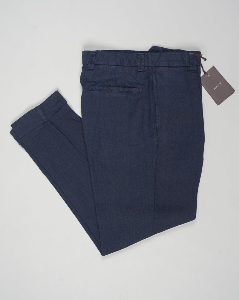 Composition: 100% Linen
Model: chiaia long-GD
Article: dg0270
Color: Indigo
Made in Martina France, Puglia, Italy Berwich Single Pleat Linen Trousers / Indigo