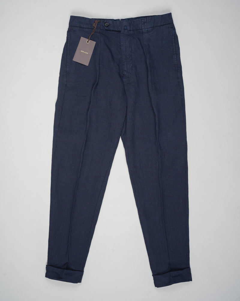 Composition: 100% Linen
Model: chiaia long-GD
Article: dg0270
Color: Indigo
Made in Martina France, Puglia, Italy Berwich Single Pleat Linen Trousers / Indigo