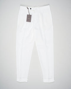 Composition: 100% Linen
Model: chiaia long-GD
Article: dg0270
Color: Panna 00
Made in Martina France, Puglia, Italy Berwich Single Pleat Linen Trousers / Panna