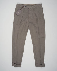Composition: 100% Linen
Model: chiaia long-GD
Article: dg0270
Color: Fango 480
Made in Martina France, Puglia, Italy Berwich Single Pleat Linen Trousers / Fango