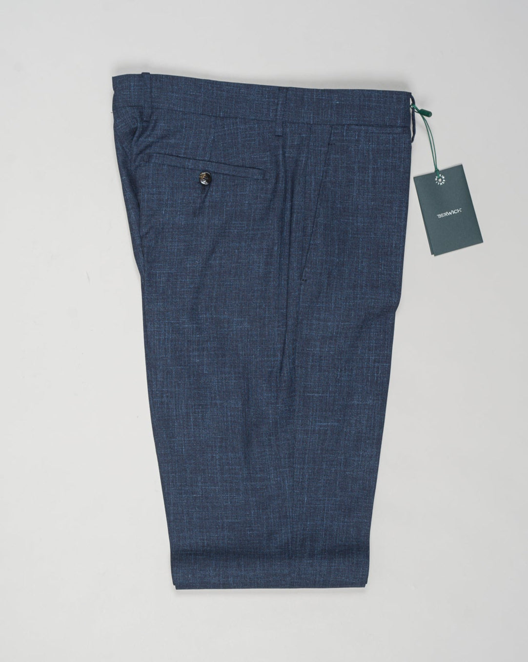 Fabric: Loro Piana Summertime: 71% Virgin wool natural stretch 15% Silk 14% Linen
Model: Vulcano195
Article: lp184u
Color: Blue
Made in Martina France, Puglia, Italy Berwich Loro Piana Summertime Trousers / Blue