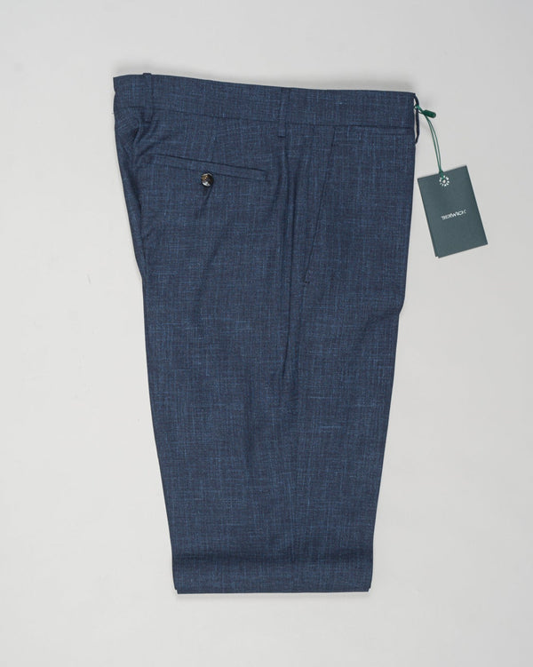 Fabric: Loro Piana Summertime: 71% Virgin wool natural stretch 15% Silk 14% Linen
Model: Vulcano195
Article: lp184u
Color: Blue
Made in Martina France, Puglia, Italy Berwich Loro Piana Summertime Trousers / Blue