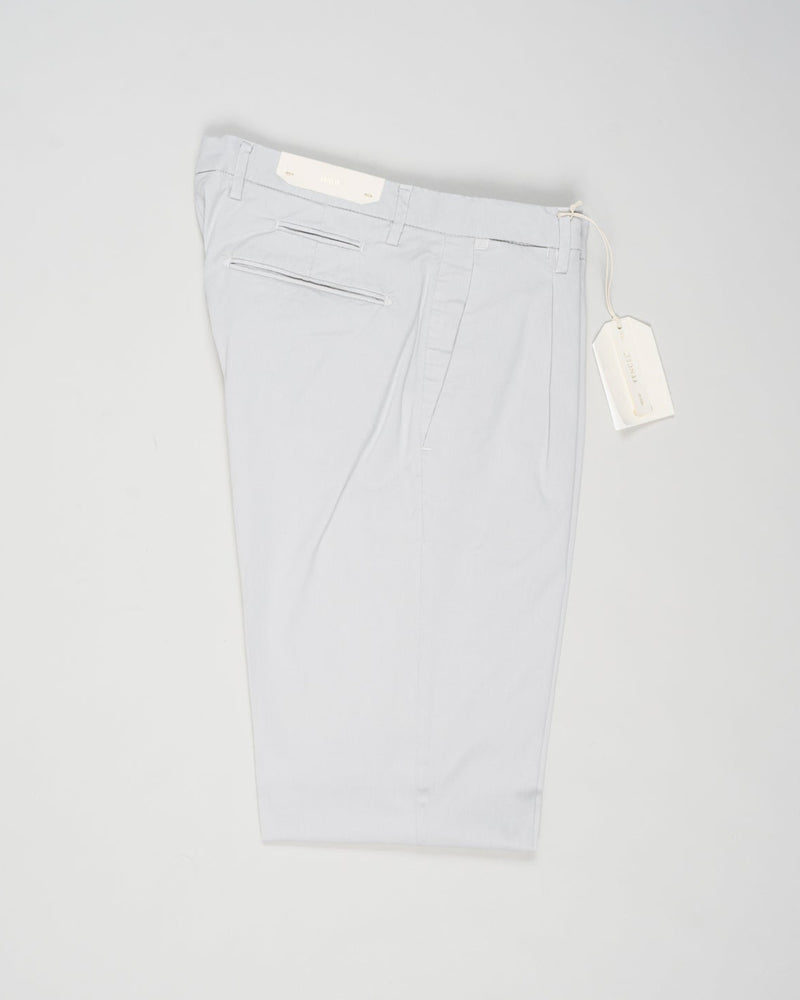 Article: 325051
Color: Light grey / 03
Composition: 64% Tencel 32% Cotton 4% Elastan
Model: BG07
One pleat
Slanted side pockets
Beltloops
Beautiful color and broken in look and feel achieved by&nbsp;Garment dying&nbsp;process
Slim fit
1/2 hem 17 cm (Size 50)
Made in Naples, Italy