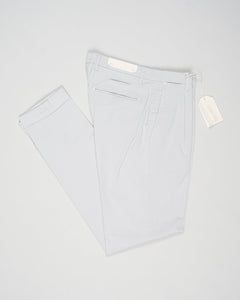 Article: 325051
Color: Light grey / 03
Composition: 64% Tencel 32% Cotton 4% Elastan
Model: BG07
One pleat
Slanted side pockets
Beltloops
Beautiful color and broken in look and feel achieved by&nbsp;Garment dying&nbsp;process
Slim fit
1/2 hem 17 cm (Size 50)
Made in Naples, Italy
