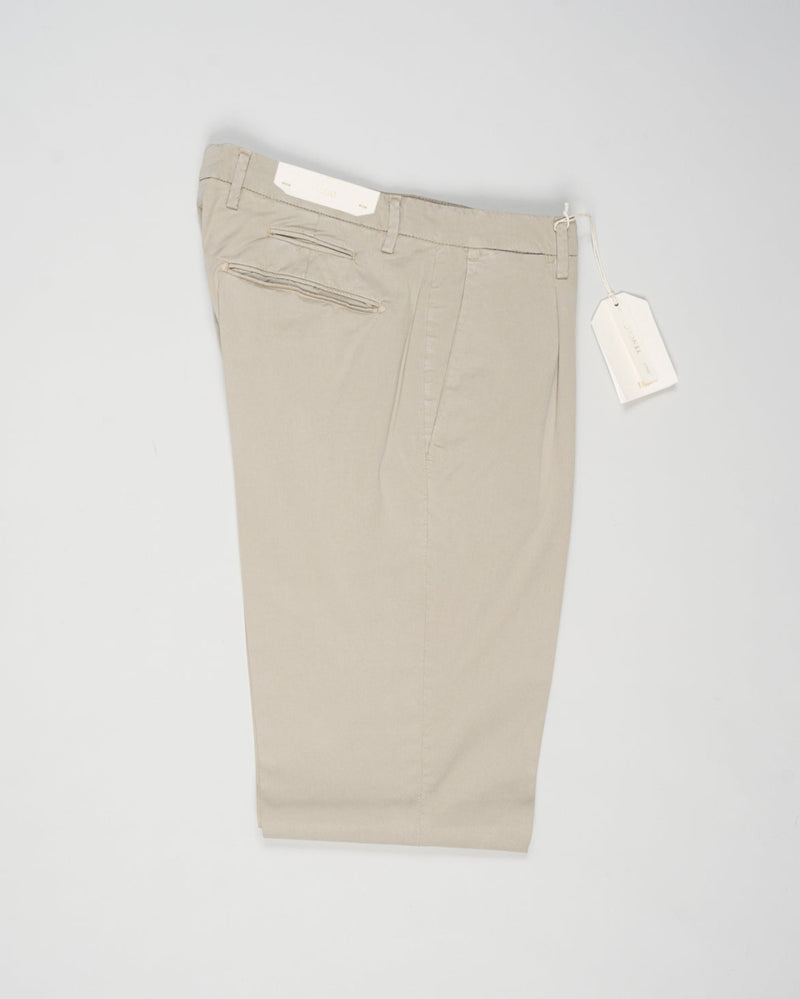 Article: 325051
Color: Light beige / 43
Composition: 64% Tencel 32% Cotton 4% Elastan
Model: BG07
One pleat
Slanted side pockets
Beltloops
Beautiful color and broken in look and feel achieved by&nbsp;Garment dying&nbsp;process
Slim fit
1/2 hem 17 cm (Size 50)
Made in Naples, Italy