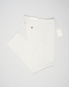 Article: 325008
Color: Chalk / 103
Composition: 98% Cotton 2% Elastan
Model: Soho
Flat front
Slanted side pockets
Beltloops
Beautiful color and broken in look and feel achieved by&nbsp;Garment dying&nbsp;process
Regular fit
1/2 hem 19.5 cm (Size 50)
Made in Naples, Italy