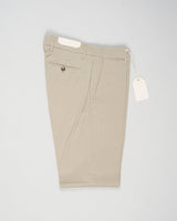 Article: 325008
Color: Light Beige / 43
Composition: 98% Cotton 2% Elastan
Model: Soho
Flat front
Slanted side pockets
Beltloops
Beautiful color and broken in look and feel achieved by&nbsp;Garment dying&nbsp;process
Regular fit
1/2 hem 19.5 cm (Size 50)
Made in Naples, Italy
