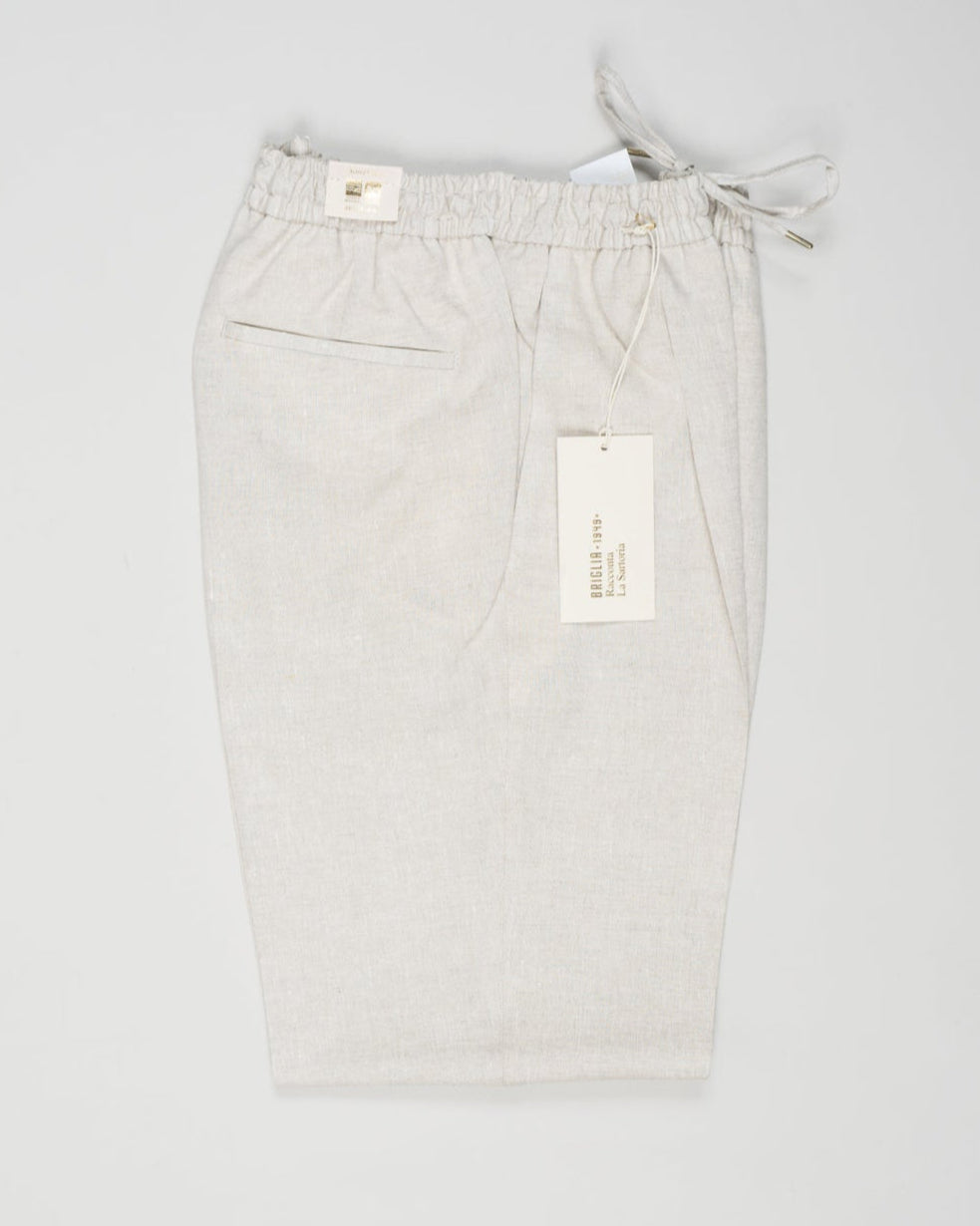 Article: 325118
Color: Natural / 23
Composition: 100% Linen
Single pleat
Slanted side pockets
Drawstring
Made in Naples, Italy