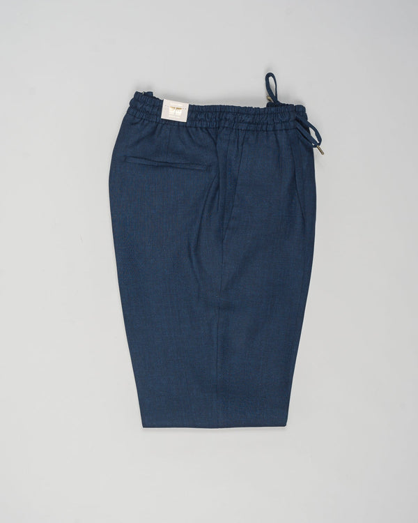 Article: 325118
Color: Blue / 11
Composition: 100% Linen
Single pleat
Slanted side pockets
Drawstring
Made in Naples, Italy
