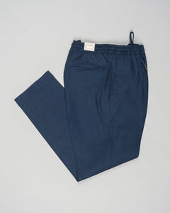 Article: 325118
Color: Blue / 11
Composition: 100% Linen
Single pleat
Slanted side pockets
Drawstring
Made in Naples, Italy