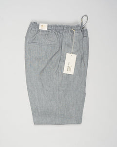 Article: 325118
Color: Light Grey / 60
Composition: 100% Linen
Single pleat
Slanted side pockets
Drawstring
Made in Naples, Italy
