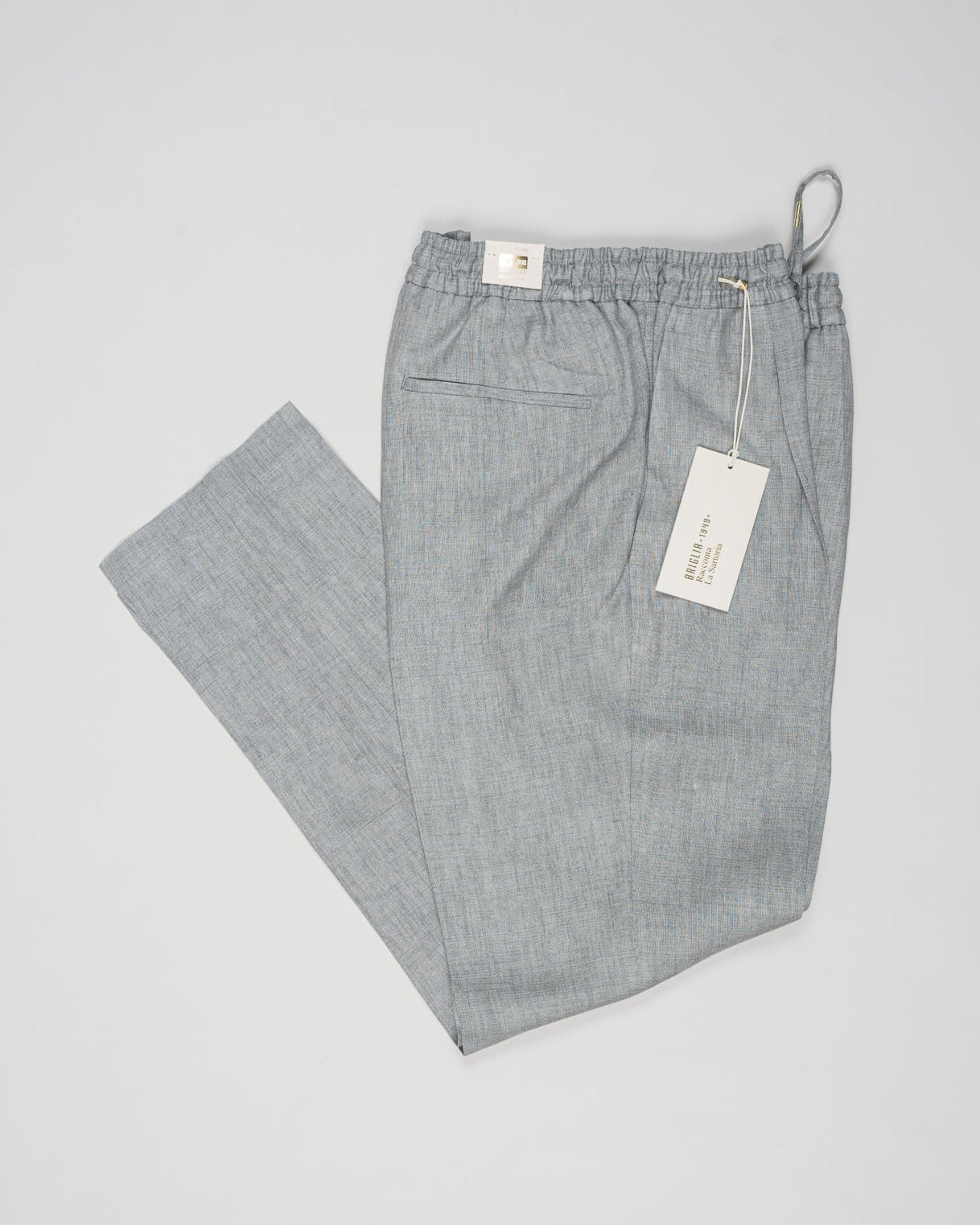 Article: 325118
Color: Light Grey / 60
Composition: 100% Linen
Single pleat
Slanted side pockets
Drawstring
Made in Naples, Italy