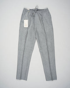 Article: 325118
Color: Light Grey / 60
Composition: 100% Linen
Single pleat
Slanted side pockets
Drawstring
Made in Naples, Italy