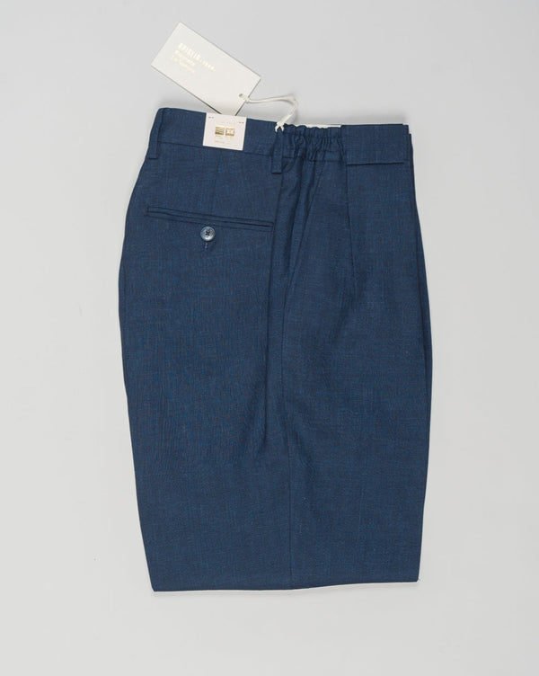 Article: 325118
Color: Blue / 11
Composition: 100% Linen
Pleated front
Slanted side pockets
Beltloops
Made in Naples, Italy Briglia Portobello Linen Trousers / Blue
