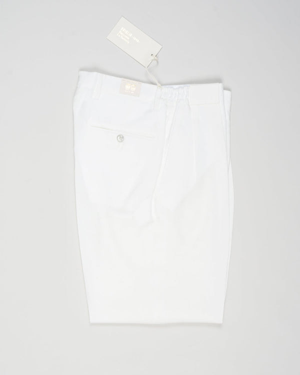 Article: 325118
Color: White / 150
Composition: 100% Linen
Pleated front
Slanted side pockets
Beltloops

Made in Naples, Italy&nbsp;