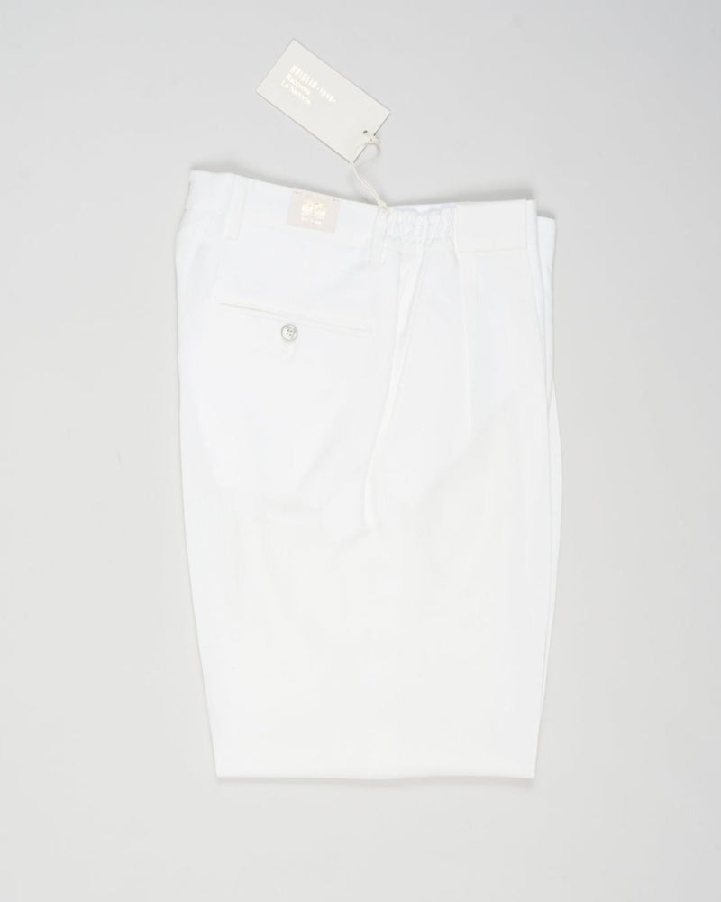 Article: 325118
Color: White / 150
Composition: 100% Linen
Pleated front
Slanted side pockets
Beltloops

Made in Naples, Italy&nbsp;