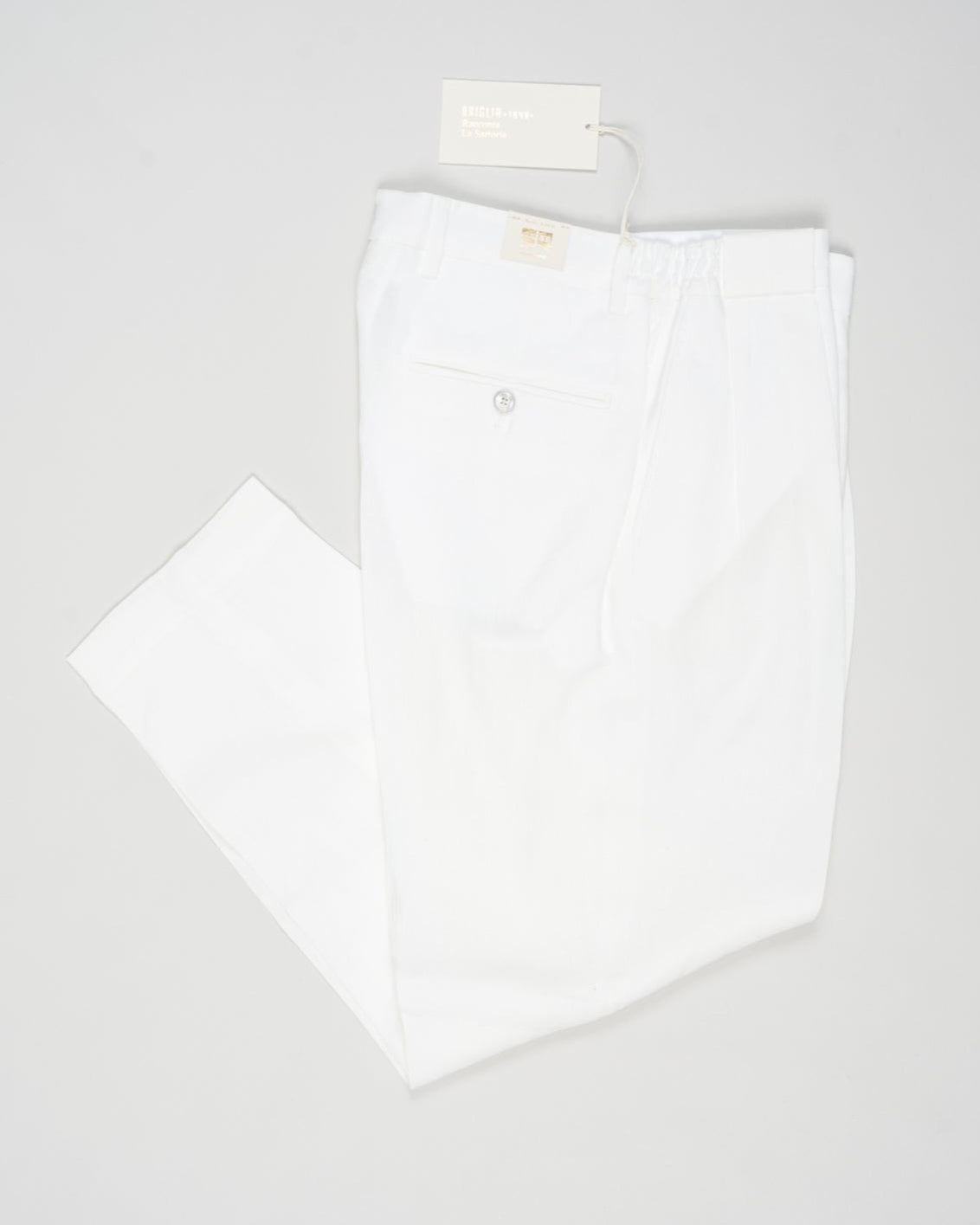 Article: 325118
Color: White / 150
Composition: 100% Linen
Pleated front
Slanted side pockets
Beltloops

Made in Naples, Italy&nbsp;