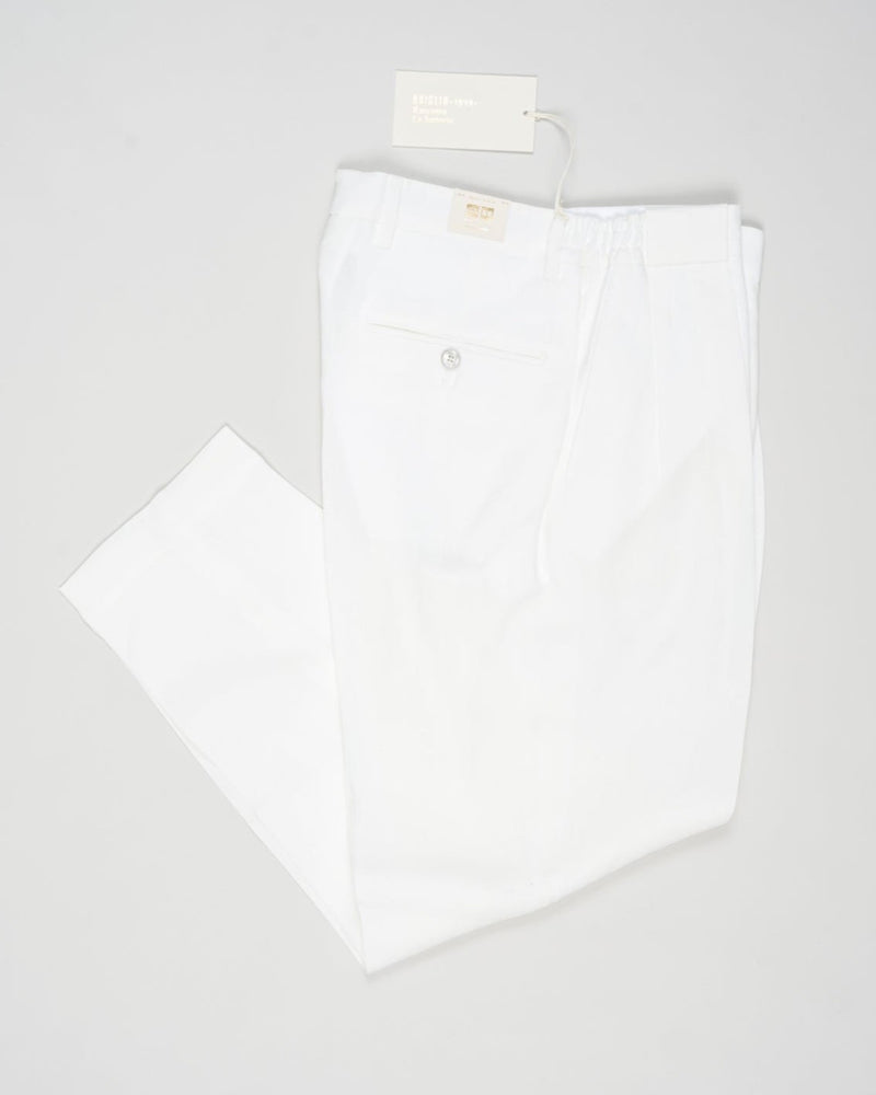 Article: 325118
Color: White / 150
Composition: 100% Linen
Pleated front
Slanted side pockets
Beltloops

Made in Naples, Italy&nbsp;