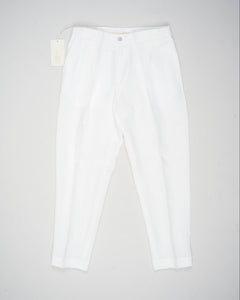 Article: 325118
Color: White / 150
Composition: 100% Linen
Pleated front
Slanted side pockets
Beltloops

Made in Naples, Italy&nbsp;