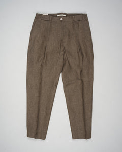 Article: 325118
Color: Light Brown / 46
Composition: 100% Linen
Pleated front
Slanted side pockets
Beltloops

Made in Naples, Italy&nbsp;