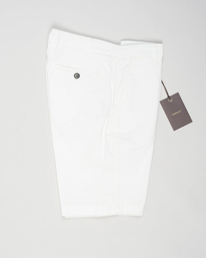 Model: ber_muda elax-GD
Article: ts0001x
Composition:&nbsp;98% Cotton, 2% Elastane
Color: Panna
Made in Martina Franca, Italy Berwich Garment Dyed Cotton Shorts / Panna