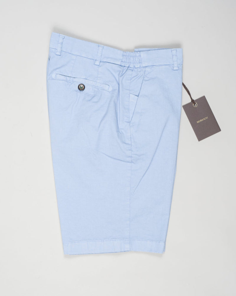 Model: ber_muda elax-GD
Article: ts0001x
Composition:&nbsp;98% Cotton, 2% Elastane
Color: Verde
Made in Martina Franca, Italy Berwich Garment Dyed Cotton Shorts / Verde