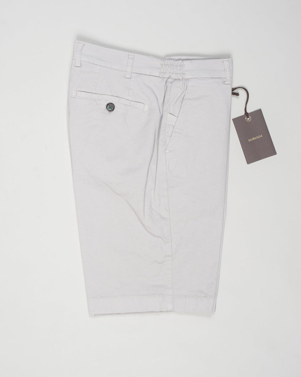 Model: ber_muda elax-GD
Article: ts0001x
Composition:&nbsp;98% Cotton, 2% Elastane
Color: Pomice
Made in Martina Franca, Italy Berwich Garment Dyed Cotton Shorts / Pomice