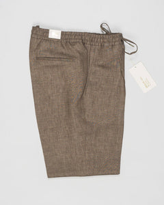 Article: 325118
Color: Brown / 00046
Composition: 100% Linen
Single pleat
Slanted side pockets
Drawstring
Made in Naples, Italy