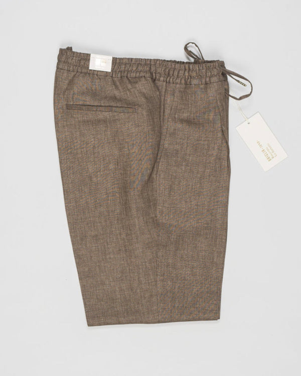 Article: 325118
Color: Brown / 00046
Composition: 100% Linen
Single pleat
Slanted side pockets
Drawstring
Made in Naples, Italy