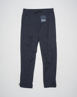 Trousers made of 20 denier stretch nylon whose weft and warp create a lightweight, matt and stretch fabric.
Comfortable to wear thanks to the drawstring that can be adapted to the desired fit, the style has a casual yet sophisticated feel that updates your everyday wardrobe.


Regular fit

Elastic with drawstring waist

Pleats at the front

Zip and button fastening

Slanted pockets

Patch pockets on the back

Drawstring at the ankles
Article: PT000041U 12431SZ
Color: Black / 9300