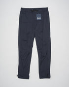 Trousers made of 20 denier stretch nylon whose weft and warp create a lightweight, matt and stretch fabric.
Comfortable to wear thanks to the drawstring that can be adapted to the desired fit, the style has a casual yet sophisticated feel that updates your everyday wardrobe.


Regular fit

Elastic with drawstring waist

Pleats at the front

Zip and button fastening

Slanted pockets

Patch pockets on the back

Drawstring at the ankles
Article: PT000041U 12431SZ
Color: Black / 9300