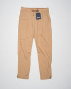 Trousers made of 20 denier stretch nylon whose weft and warp create a lightweight, matt and stretch fabric.
Comfortable to wear thanks to the drawstring that can be adapted to the desired fit, the style has a casual yet sophisticated feel that updates your everyday wardrobe.


Regular fit

Elastic with drawstring waist

Pleats at the front

Zip and button fastening

Slanted pockets

Patch pockets on the back

Drawstring at the ankles
Article: PT000041U 12431SZ
Color: Camel / 2157