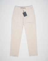 Trousers made of ultralight, breathable stretch nylon.
Boasting a classic shape and elasticated waist for maximum comfort, this model combines style and functionality to enhance your casual wardrobe.



Regular fit

Elastic with drawstring waist

One pleat in front

Side pockets

Welt pockets on the back

Herno patch on the back

Fastened with concealed zip and button