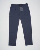 Trousers made of ultralight, breathable stretch nylon.
Boasting a classic shape and elasticated waist for maximum comfort, this model combines style and functionality to enhance your casual wardrobe.



Regular fit

Elastic with drawstring waist

One pleat in front

Side pockets

Welt pockets on the back

Herno patch on the back

Fastened with concealed zip and button