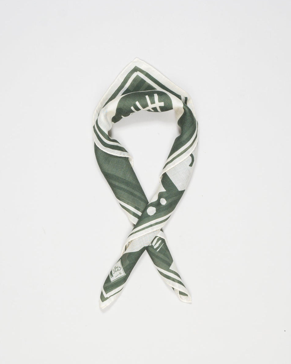 

Composition: 60% Wool 20% Silk 20% Cashmere

Size: 60x60
Article: MAX 15 FLDLS24U
Color: Green