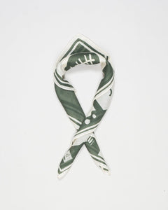 

Composition: 60% Wool 20% Silk 20% Cashmere

Size: 60x60
Article: MAX 15 FLDLS24U
Color: Green