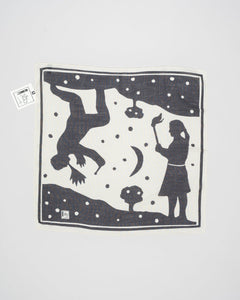 

Composition: 60% Wool 20% Silk 20% Cashmere

Size: 60x60
Article: MAX 15 FLDLS1U
Color: Black