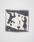 

Composition: 60% Wool 20% Silk 20% Cashmere

Size: 60x60
Article: MAX 15 FLDLS1U
Color: Black