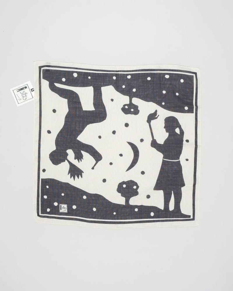 

Composition: 60% Wool 20% Silk 20% Cashmere

Size: 60x60
Article: MAX 15 FLDLS1U
Color: Black