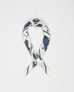 

Composition: 60% Wool 20% Silk 20% Cashmere

Size: 60x60
Article: MAX 15 FLDLS5U
Color: Blue
