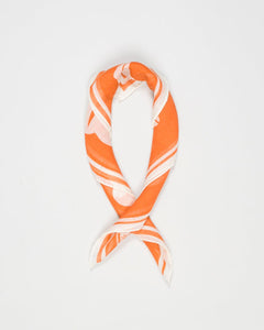 

Composition: 60% Wool 20% Silk 20% Cashmere

Size: 60x60
Article: MAX 15 FLDLS39U
Color: Orange