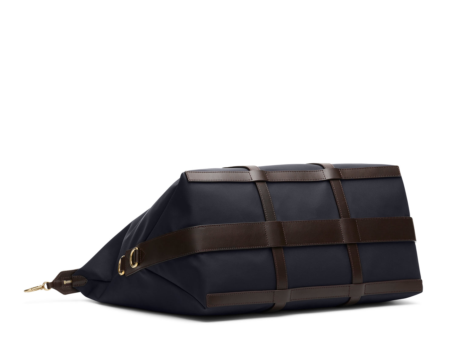 Measurements:   L: 47  H: 29  W: 24cm Body: Hard-woven nylon (waterproof) Fabric composition:  PA 42% CO 38% PU 20% / 826 gr./rm Trimmings: Dark brown custom developed vegetable tanned full-grain bridle leather Lining: 100% cotton in army colour  Hardware: Solid brass with varnish protection  Zipper: Hand polished YKK Excella Art. No. MS861319 Built for the travelling cosmopolitan, the M/S Avail is our latest take on a weekender that seamlessly merges style and function in a compact shape with enough room 