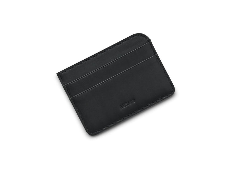 A neat little double-sided cardholder with two slots for credit cards to the front and back. A middle compartment leaves room for receipts and notes. Measurements:  L: 10   H: 7,3   W: 0,3cm Body: Vegetable tanned full-grain cow leather Leather trimmings: Vegetable tanned full-grain cow leather Lining: Cotton/nylon stripe lining in off white/anthracite Art. No. FG120120